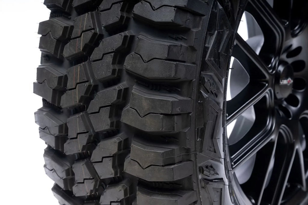 LT295/70R17 121/118Q AMERICUSize RUGGED M/T E/10 BW